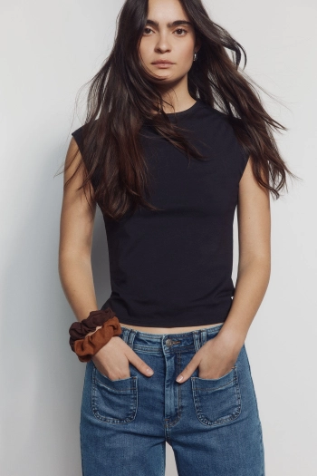 Широкі джинси з високою посадкою