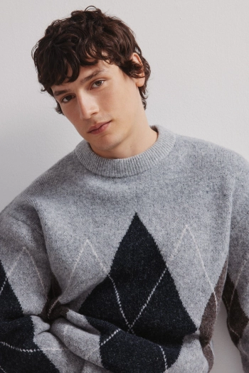 Фактурный джемпер с ромбами