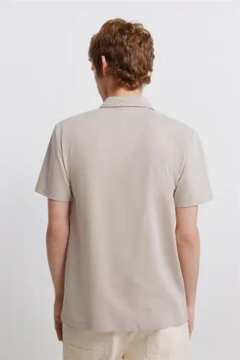 Однотонное поло приталенного кроя slim fit