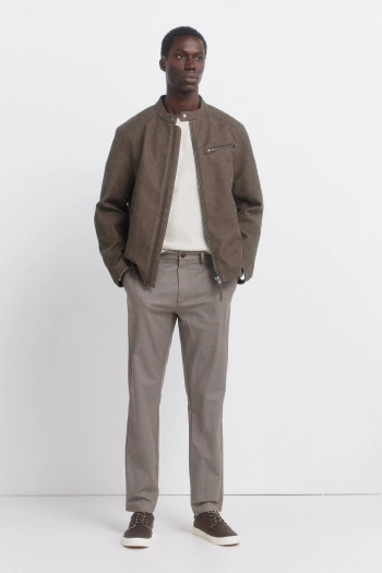 Чиносы комфортного кроя