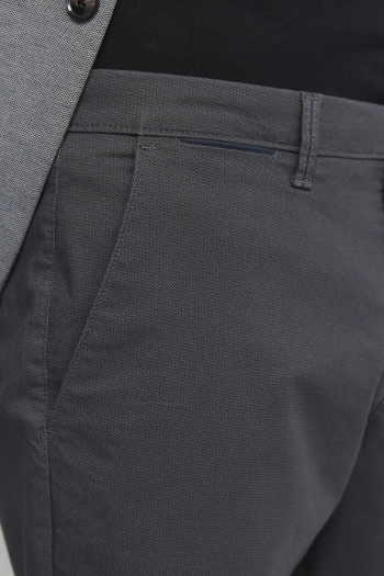 Чиносы узкого кроя с микропринтом