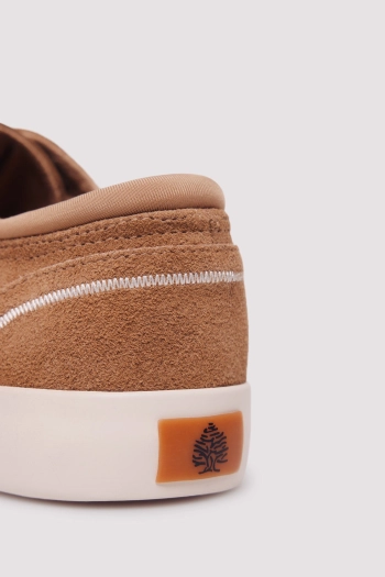 Повседневные кожаные кроссовки