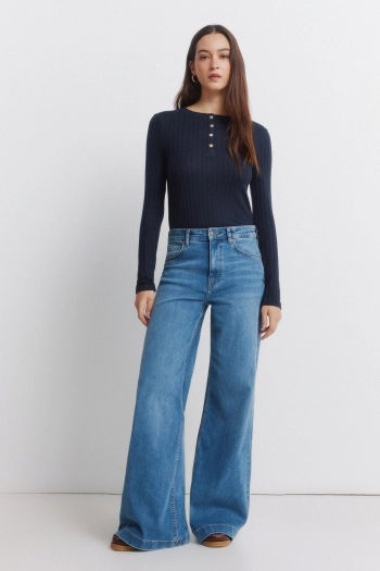 Футболка з ребристою горловиною на ґудзиках