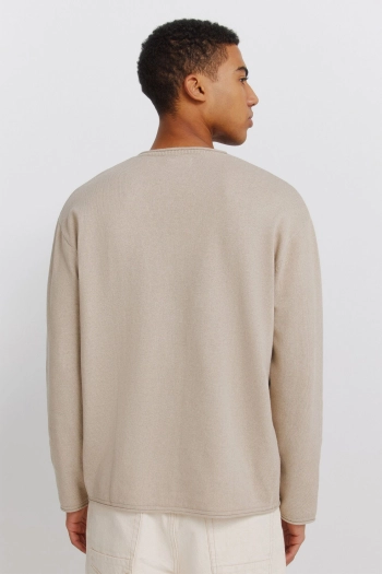 Светр вільного крою