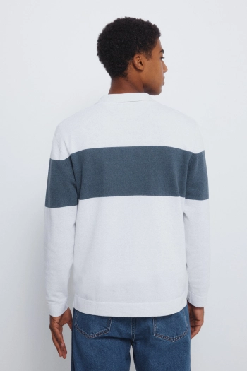 Свитер в полоску с воротником-поло