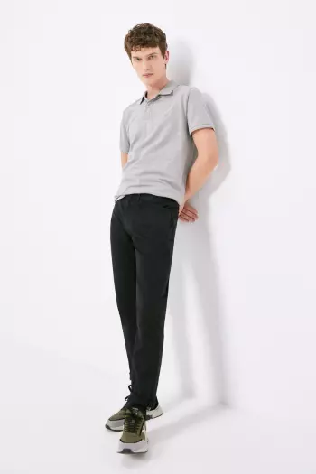 Легкі кольорові штани крою Slim fit із п'ятьма кишенями