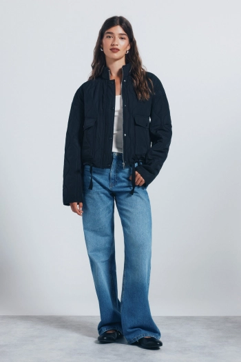 Укорочена стьобана куртка з кишенями