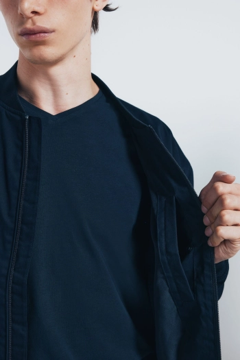 Легкий хлопковый бомбер