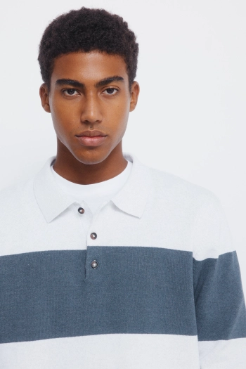 Свитер в полоску с воротником-поло