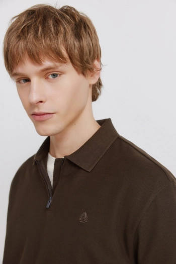 Поло пике классического кроя на молнии