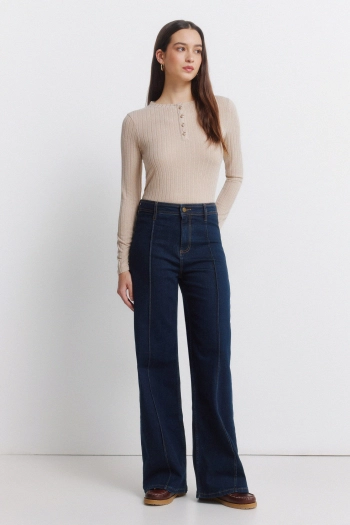 Футболка з ребристою горловиною на ґудзиках