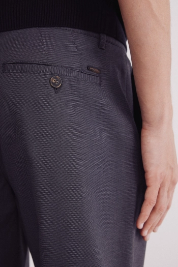 Штани чінос вузького крою