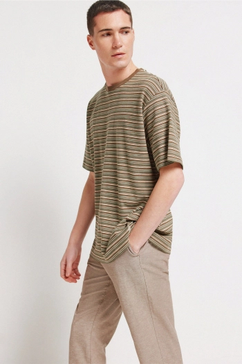 Футболка у фактурну смужку
