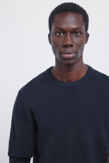 Свитер структурный с круглым вырезом