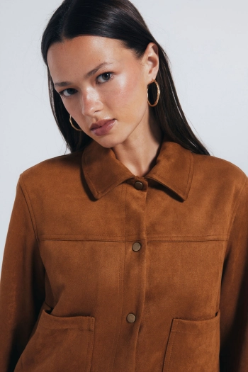 Куртка зі штучної замші з накладними кишенями