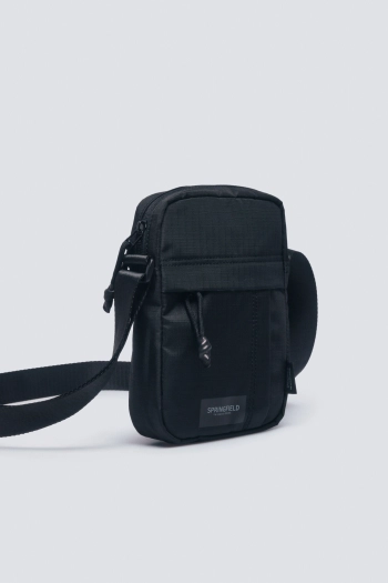 Середня чорна сумка-кросбоді