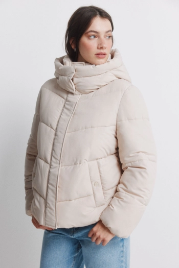 Стеганая куртка с капюшоном