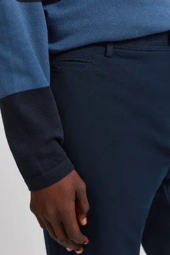 Штани чинос regular fit