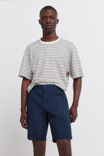 Гладкие бермуды комфортного кроя