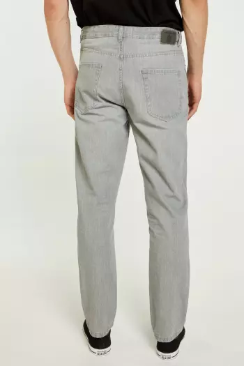 Светло-серые джинсы кроя Regular Fit