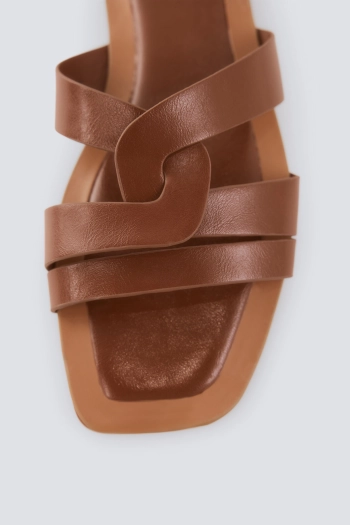 Плетёные шлепанцы