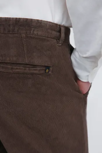 Штани чінос з вельвету крою slim fit