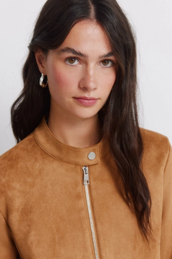 Коротка куртка з еко-замші