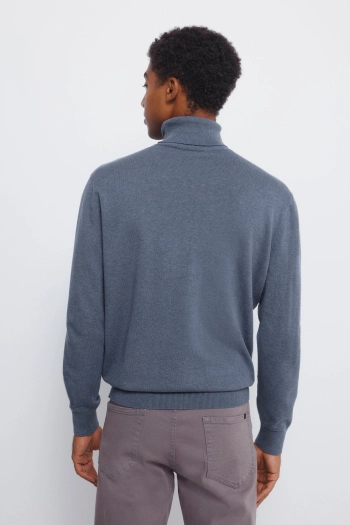 Базовый джемпер с высоким воротом