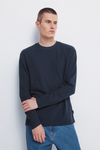 Футболка з довгим рукавом та подвійним коміром