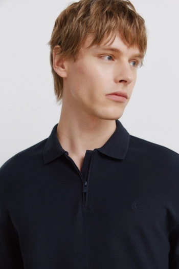 Поло пике классического кроя на молнии