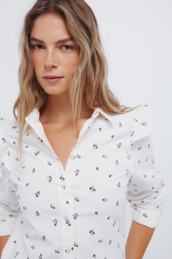 Сорочка з рюшами на плечах