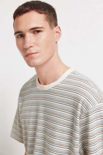 Футболка у фактурну смужку