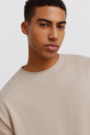 Светр вільного крою