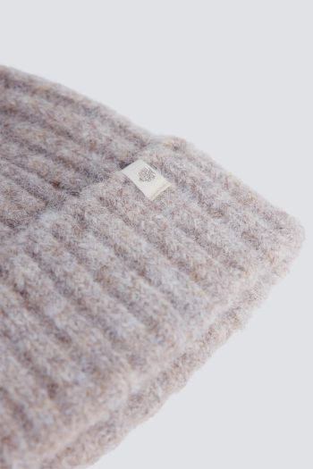 Шапка-біні в'язана