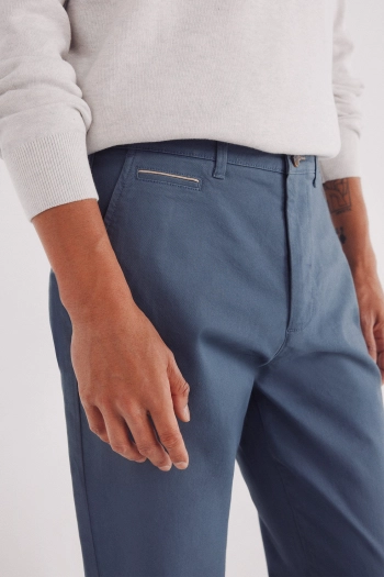 Штани-чіноси крою Slim fit з мікропринтом
