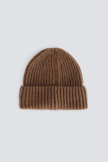 Шапка-біні в'язана