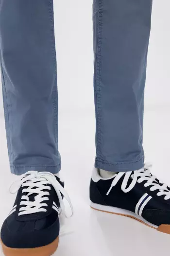 Легкие цветные брюки кроя Slim fit с 5 карманами