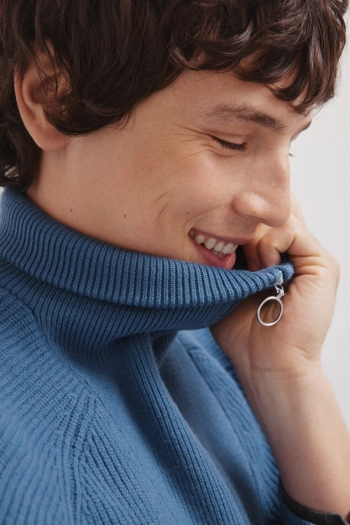 Свитер с воротником на молнии