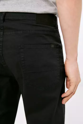 Легкі кольорові штани крою Slim fit із п'ятьма кишенями