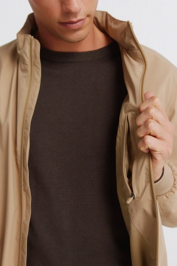 Легкая демисезонная куртка