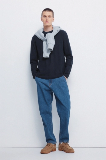 Футболка з довгим рукавом та подвійним коміром