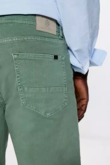 Кольорові шорти-бермуди крою slim fit