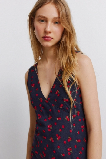 Міді сукня на бретелях з фруктовим принтом