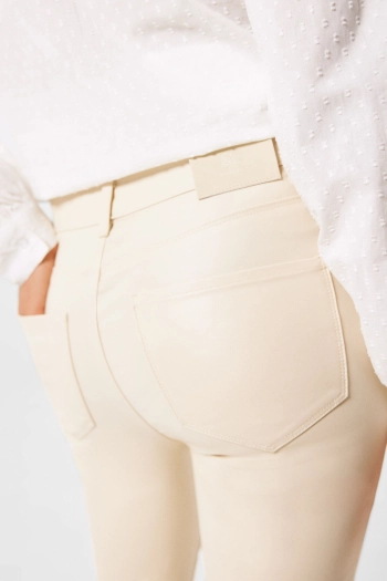 Расклешенные брюки с покрытием