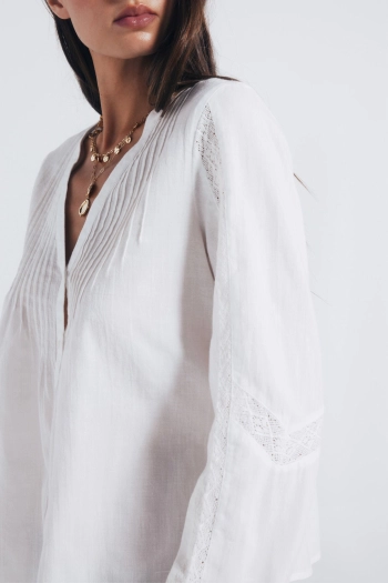 Блуза с плиссированными деталями и кружевными рукавами