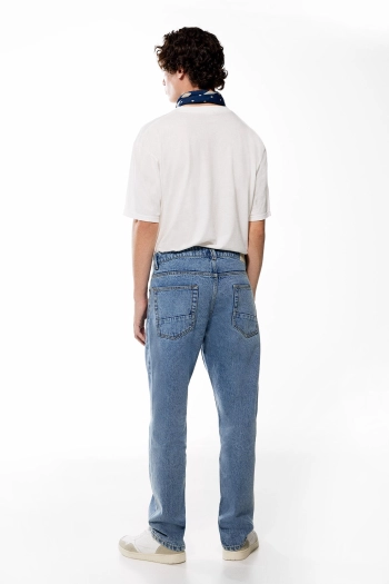 Прямі джинси середньої потертості