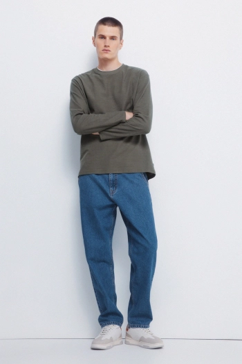 Футболка з довгим рукавом та подвійним коміром