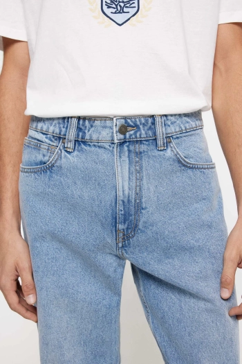 Прямі джинси середньої потертості