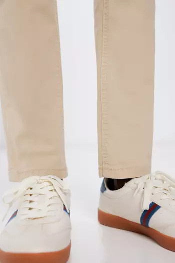 Легкі кольорові штани крою Slim fit з 5 кишенями