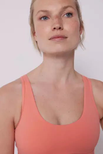 Персиковый спортивный бюстгальтер SOFT MOVE
